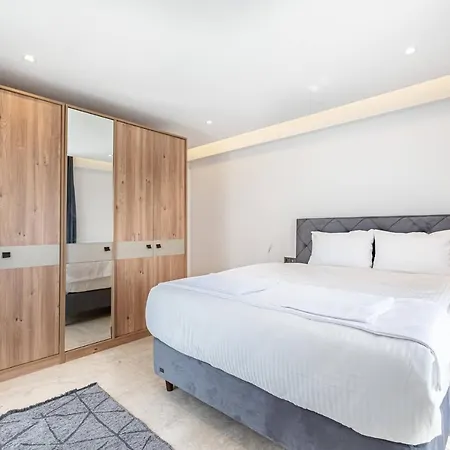 Aparthotel Deluxe *